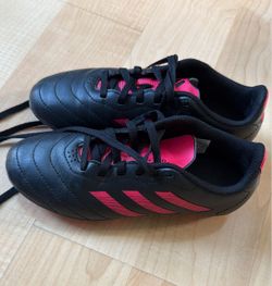 Soccer cleats girls youth 2.5