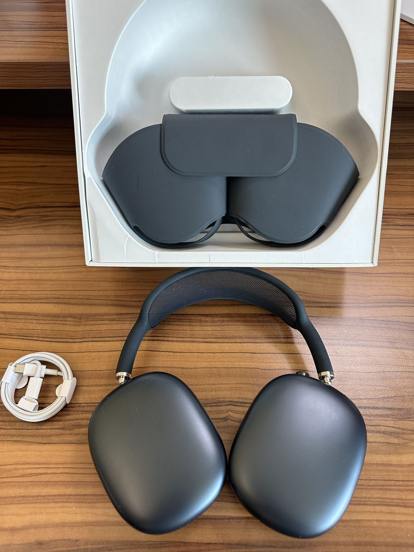 AirPod Max Midnight Black with Smart Case and Charger