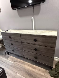 Dresser / night stand