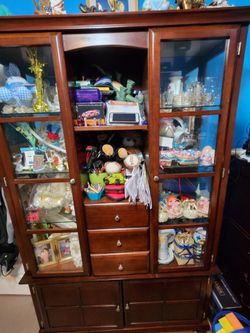 Wooden Showcase Shelf