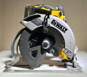 DEWALT Circular Saw