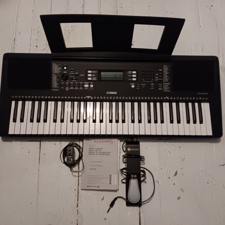 Yamaha Psr E373 Keyboard W/ Pedal