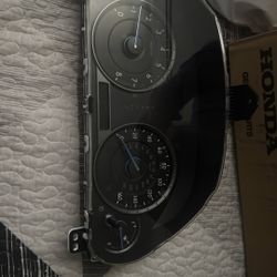 Instrument Cluster For A Honda Crosstour 