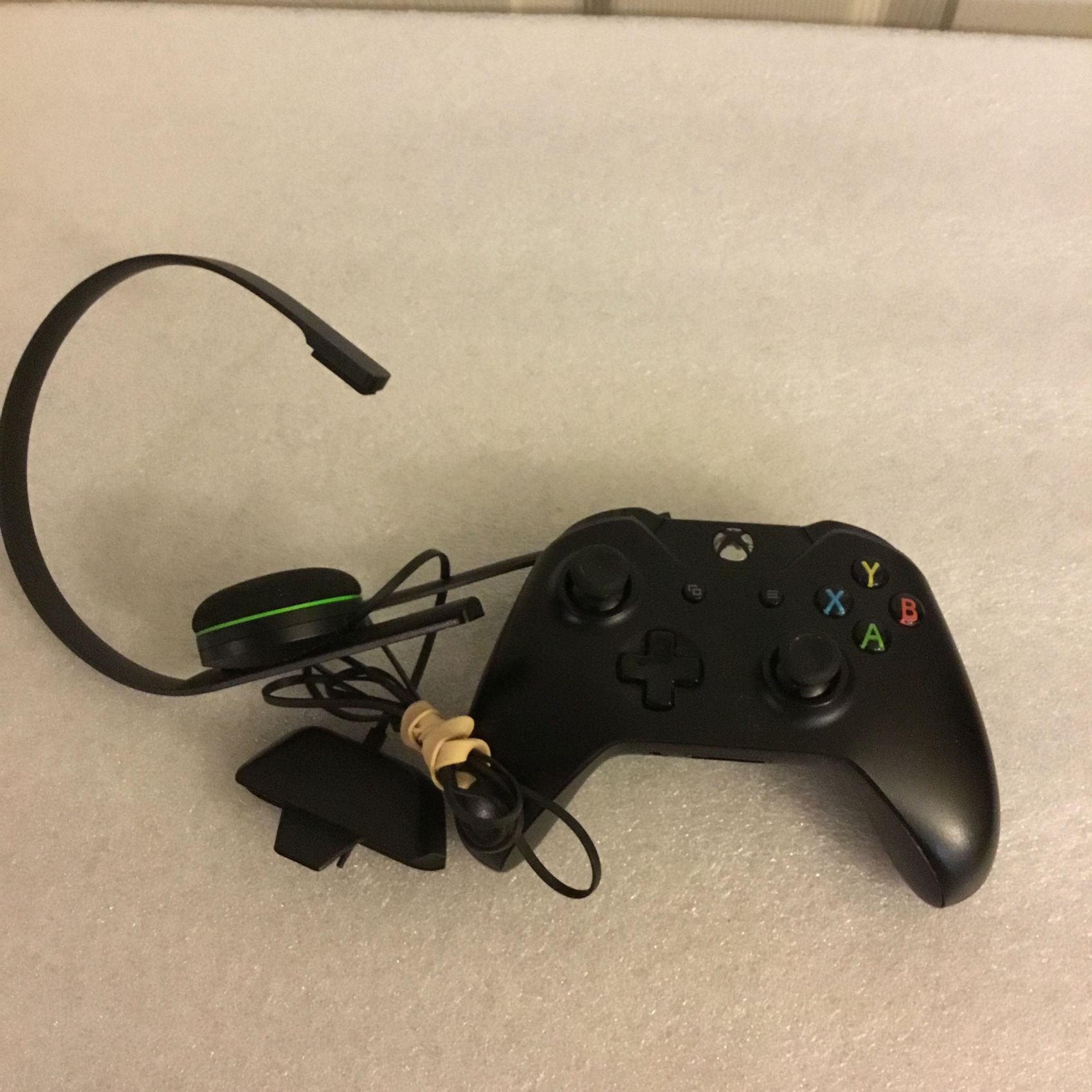 Xbox One Wireless Controller And Headphone