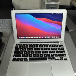 APPLE MACBOOK LAPTOPS FOR SALE 135 EACH COME WITH CHARGER 