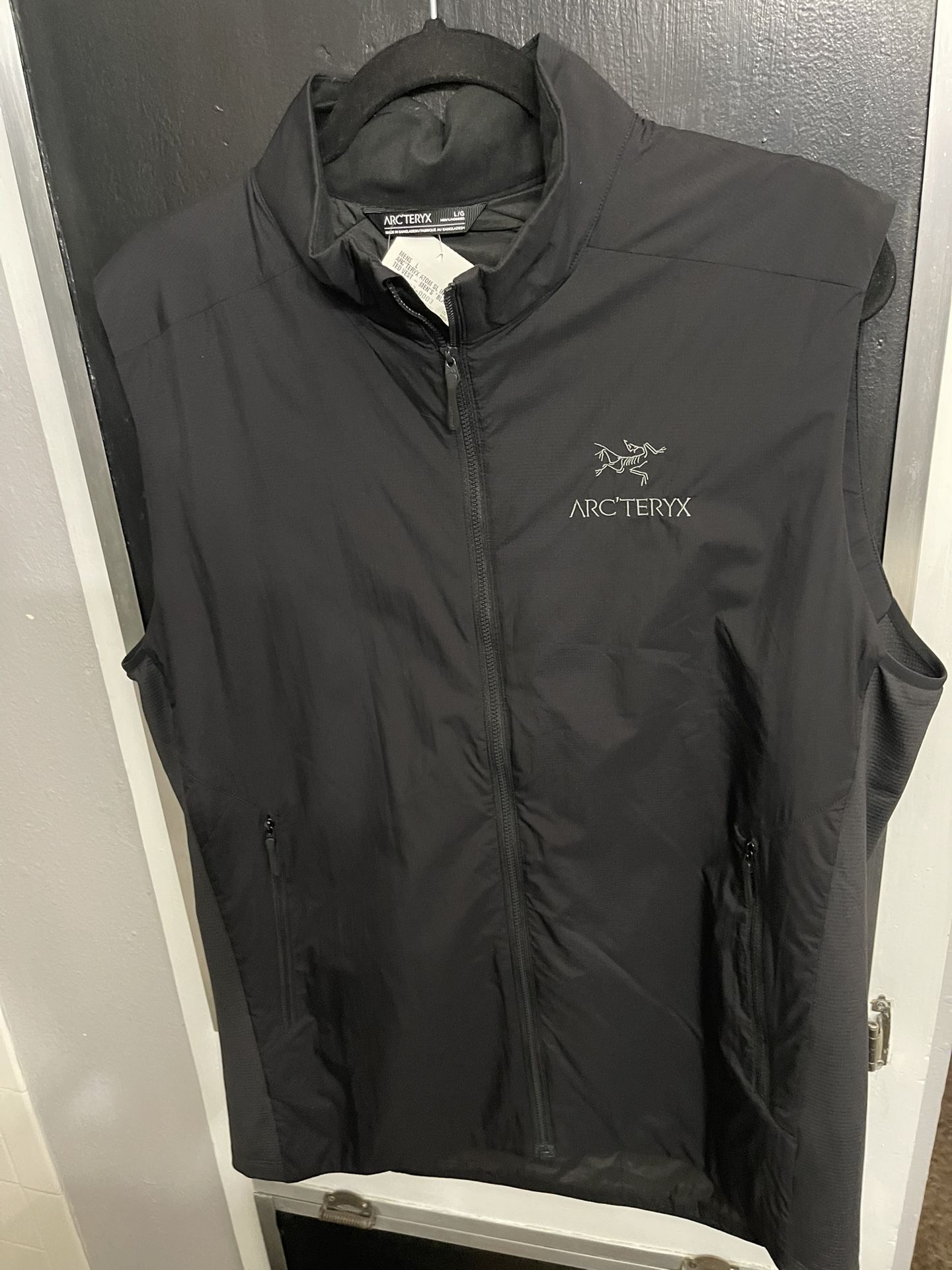 Mens arcTeryx atom SL insulated vest- black - size Large, tags attached!