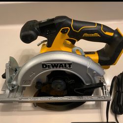 DEWALT 20V MAX Cordless Brushless 6-1/2 in. Sidewinder Style Circular Saw (Tool Only)