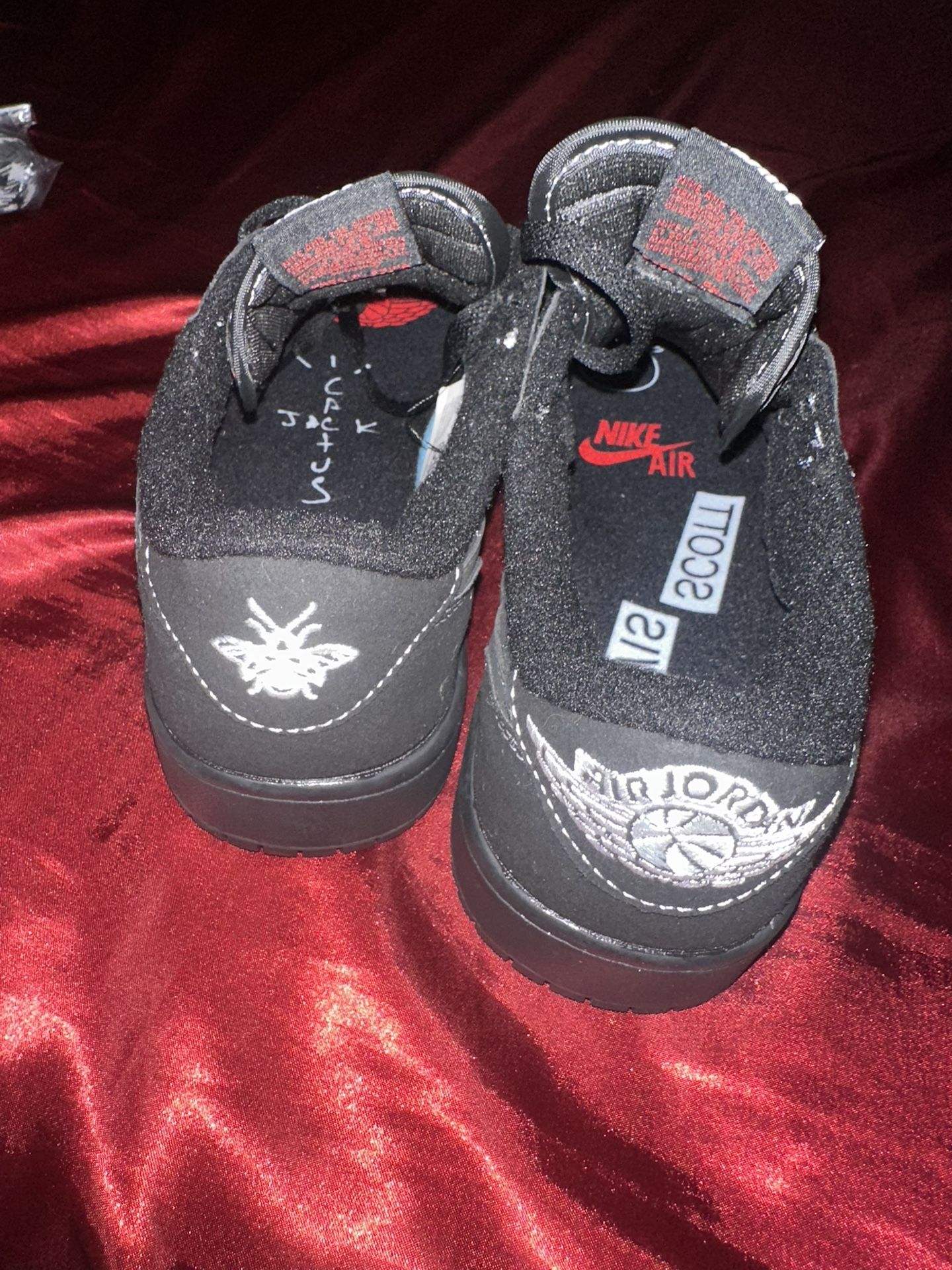 Travis Scott Black Phantoms