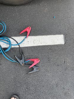 Jumpe cables for car