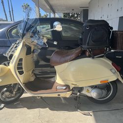 2103 GTV300 Vespa