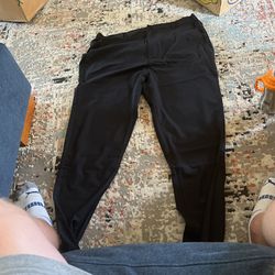 AO TRAVEL JOGGERS CUTS BRAND