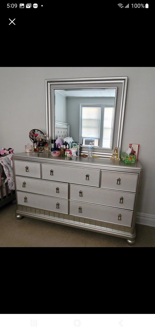 Sliver Dresser  With Mirror 