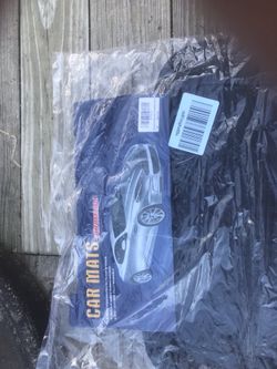 Universal car mats with sleek steering wheel grip