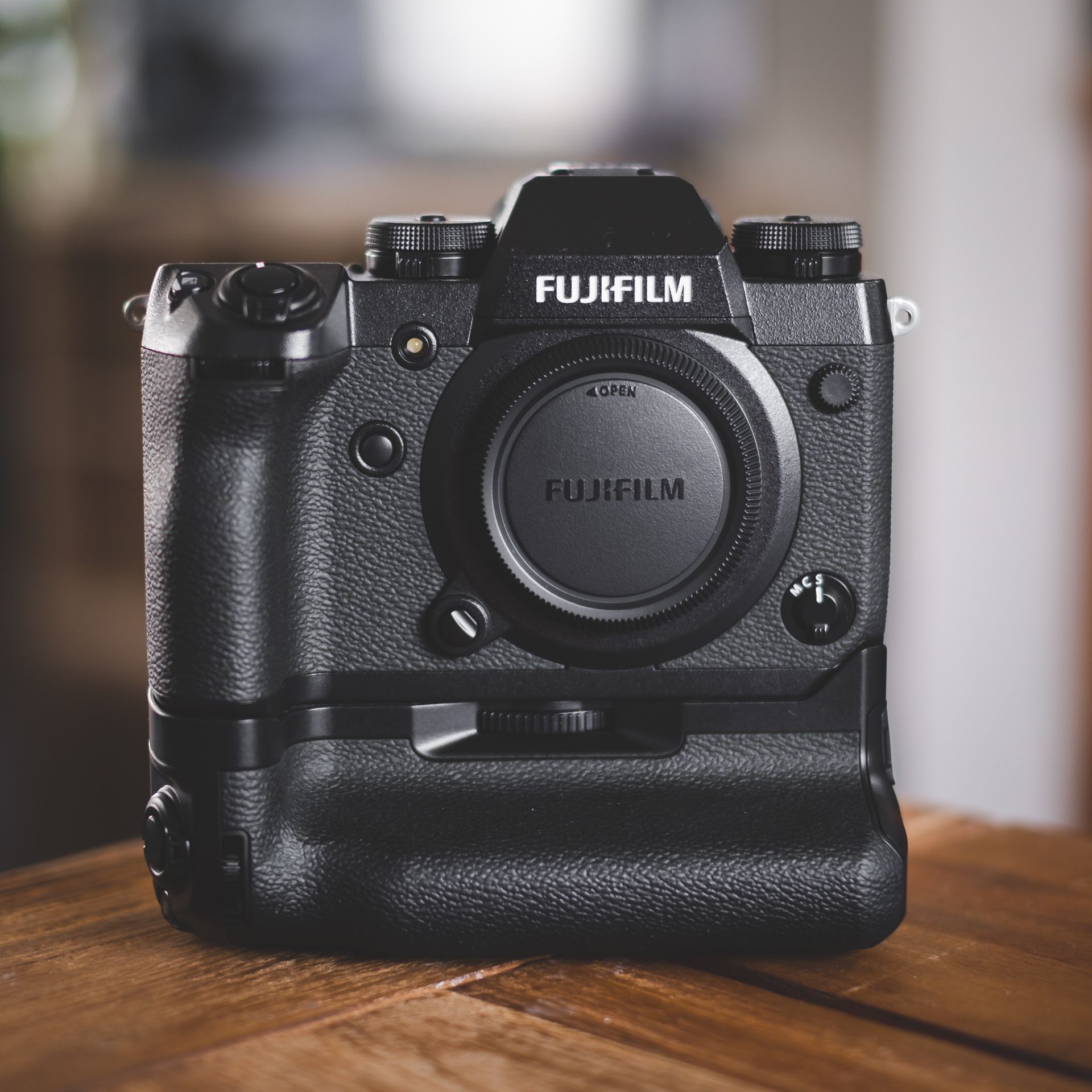 Fujifilm X-H1 w/ Grip (VPB-XH1)