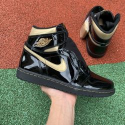 Air Jordan 1 AJ1 “BlackMetallic Gold”