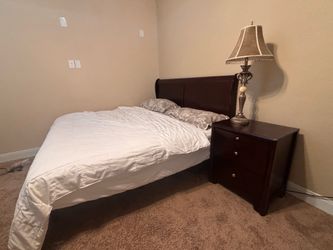 King frame and dressers