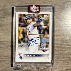 Max Muncy Autograph Card
