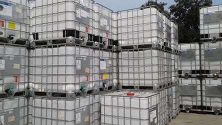 IBC 330 Gallon Holding Tanks  💦 275 Gallons Metal Caged  🚚 Delivery Service Available 