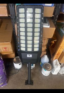 BRAND  NEW  BIG 9000 WATTS  WITH GLASS  LENSE  LED   Solar Street Light Outdoor waterproof for commercial or home