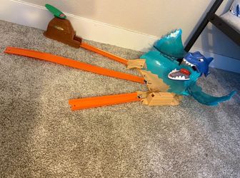Hot Wheels Shark Track Set