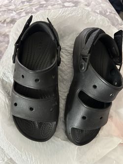 Crocks Women 9 Men 7 