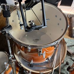 Yamaha Drum Set With Hi hat And Medium Crash