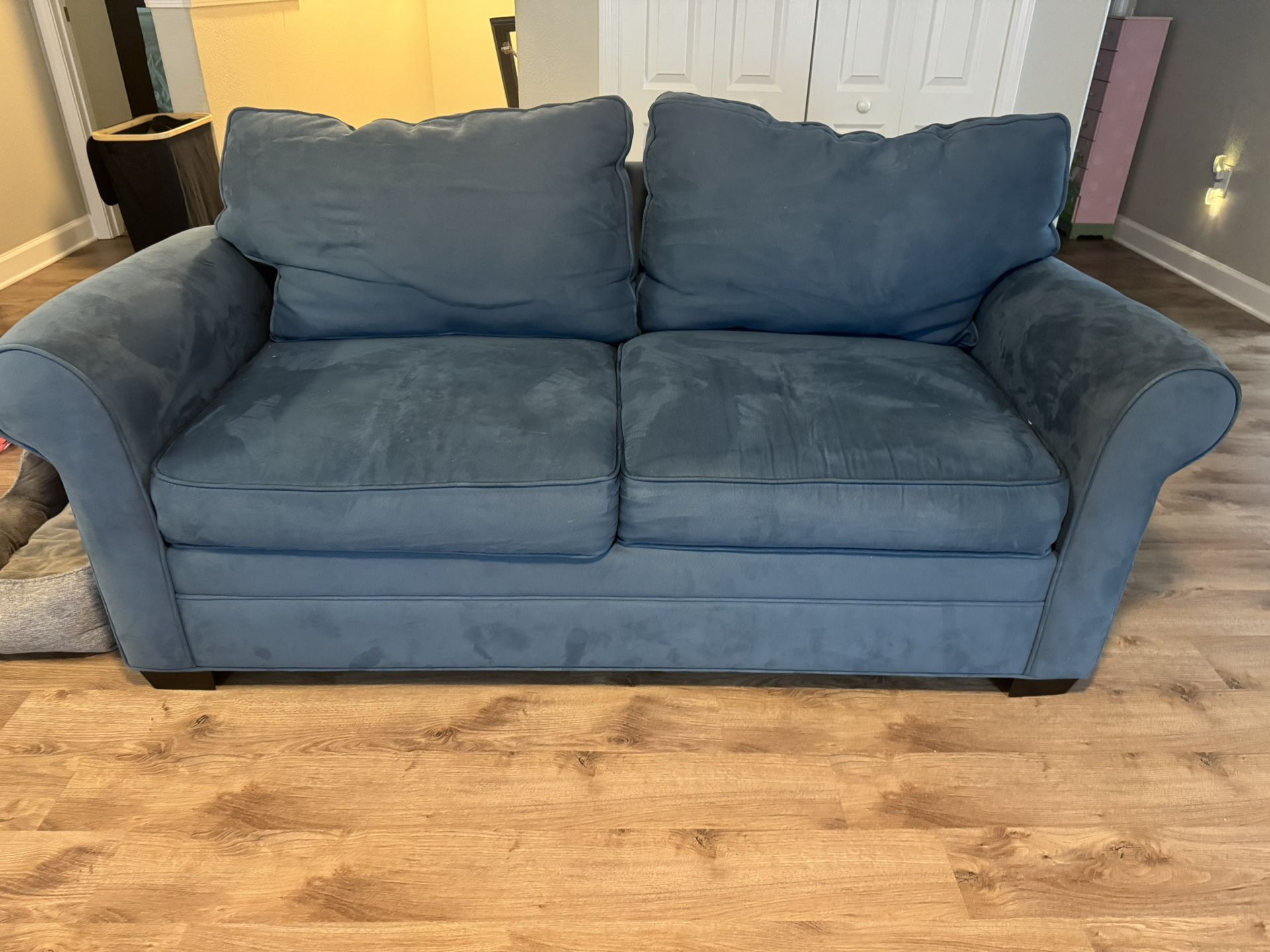 Rooms To Go Cindy Crawford Sleeper Loveseat