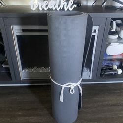 Black Yoga Mat