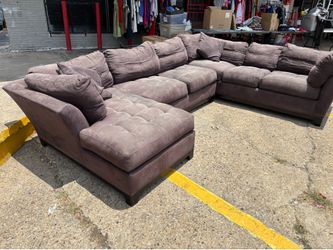 Big Sectional! Cheap! Actual price! Negotiable at pickup!
