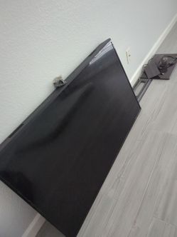 TV 60 " vizion with free wall mount