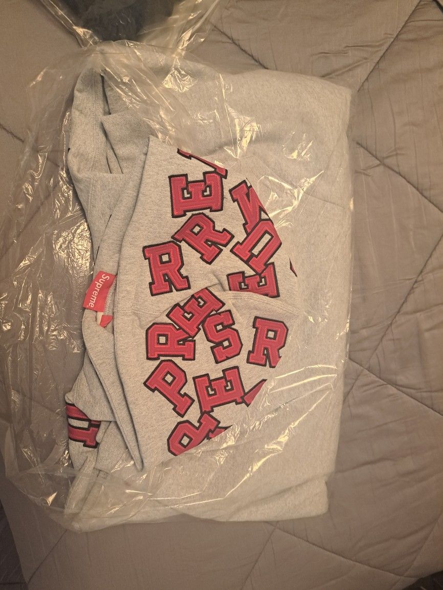Scattered Supreme Hoodie. Xl