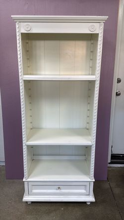 White Wood Chabby Shic Bookcase