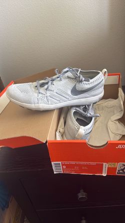 Nike size 9 women