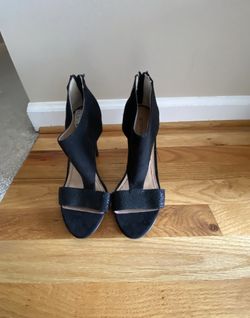 Woman Size 8 black shoes