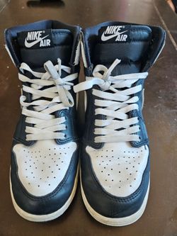 Air Jordan 1 Retro High OG in the Black/White