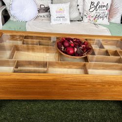 Display Coffee Table with Glass Top & Storage Compartments – Unique & Stylish!