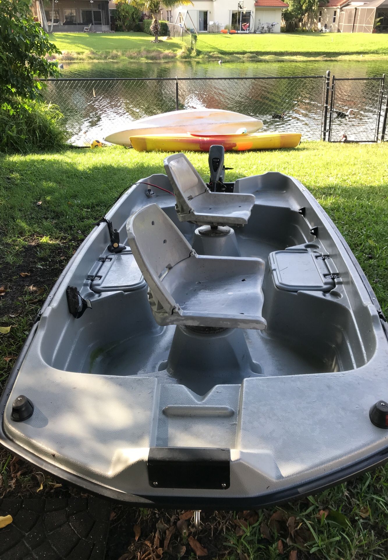 Basstender 10.2 with 55lb of thrust trolling motor and battery
