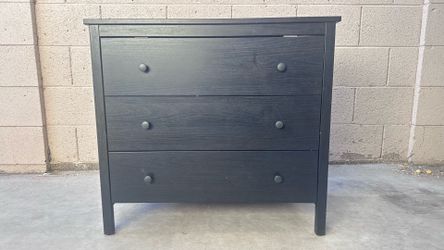 Black 3-Drawer Dresser – Clean Modern Storage Chest