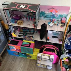 3 Sets Of LOL Surprise houses 