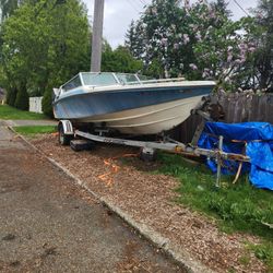 1976 20'  GlassPly/135hp. Evenrude W/Trailer 