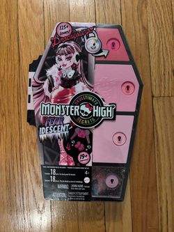 Monster High Draculaura Fearidescent Skulltimate Secrets