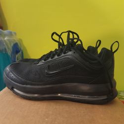 Nike Air Max Ap Size 7.5
