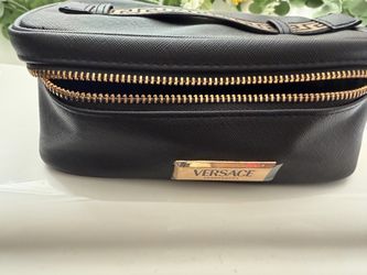 4 Cosmetic bags