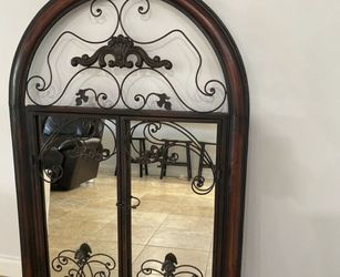 Decorative wall mounted arched mirror