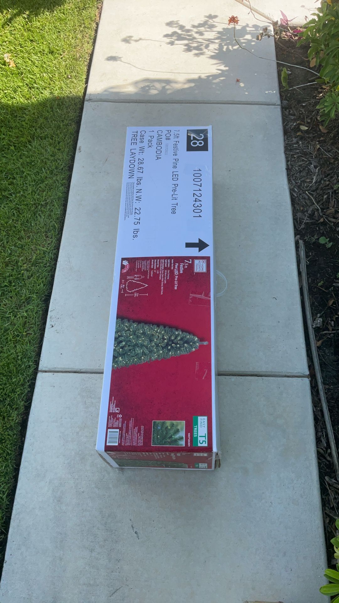 7.5’ Prelit Christmas Tree