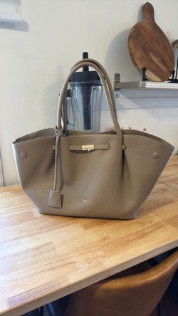 Brand new purse