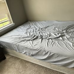 Queen Bed And Box Spring 