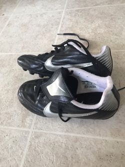 Boys Nike Shoes For Soccer Or Regular Use .  Size 1 Y. 