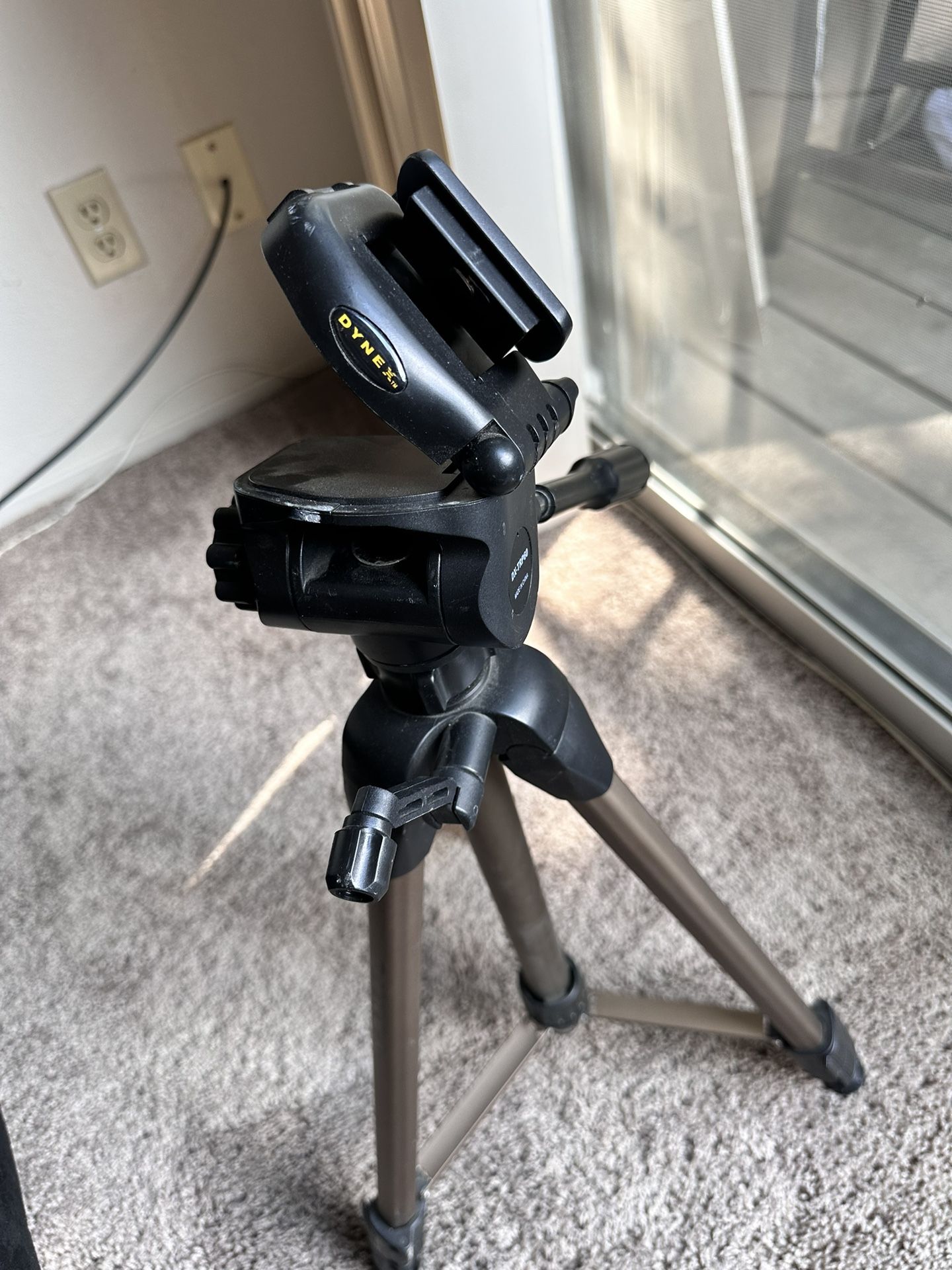 Dynex Tripod DXTRP60 for Sale in Davis, CA OfferUp