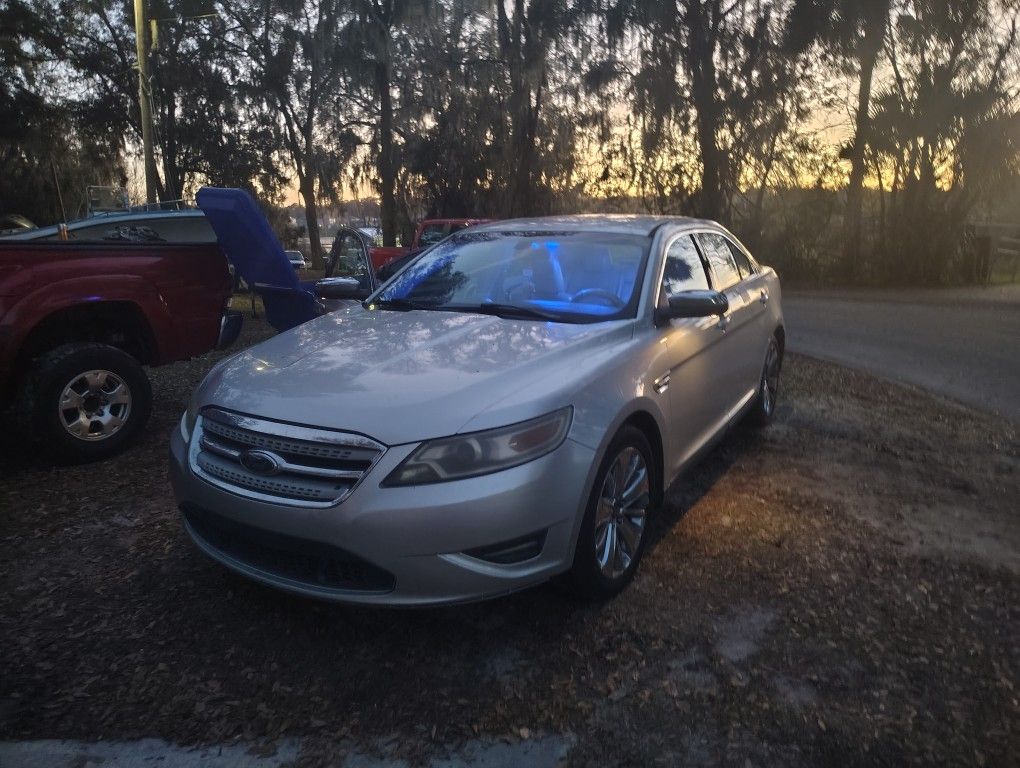 2010 Ford Taurus